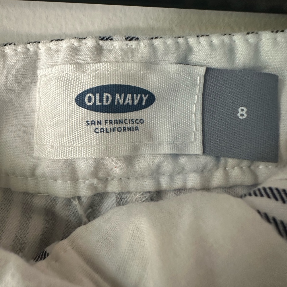 Old Navy, white and blue striped shorts size 8 - Picture 4 of 4